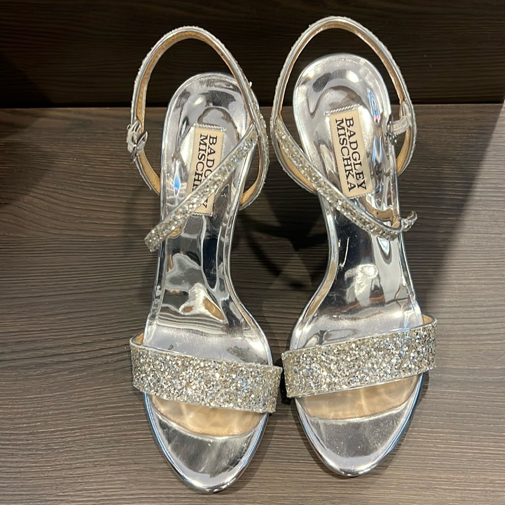 Badgley mischka silver heels